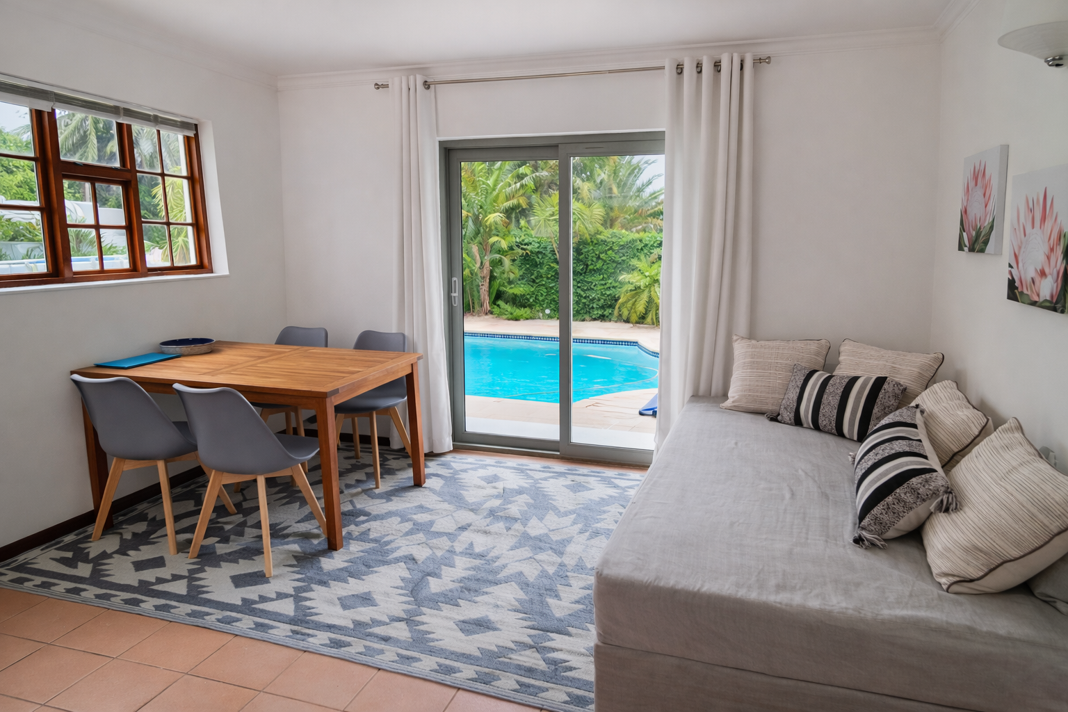 Thula Cottage — lounge with pool view